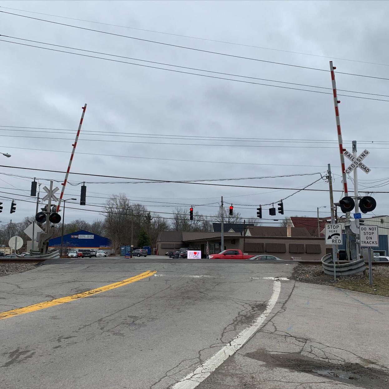 CRESTWOOD KY RAILROAD CROSSING 1-20-2023 (2).jpeg